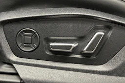 beige Audi Q7 2026 kuva 16.