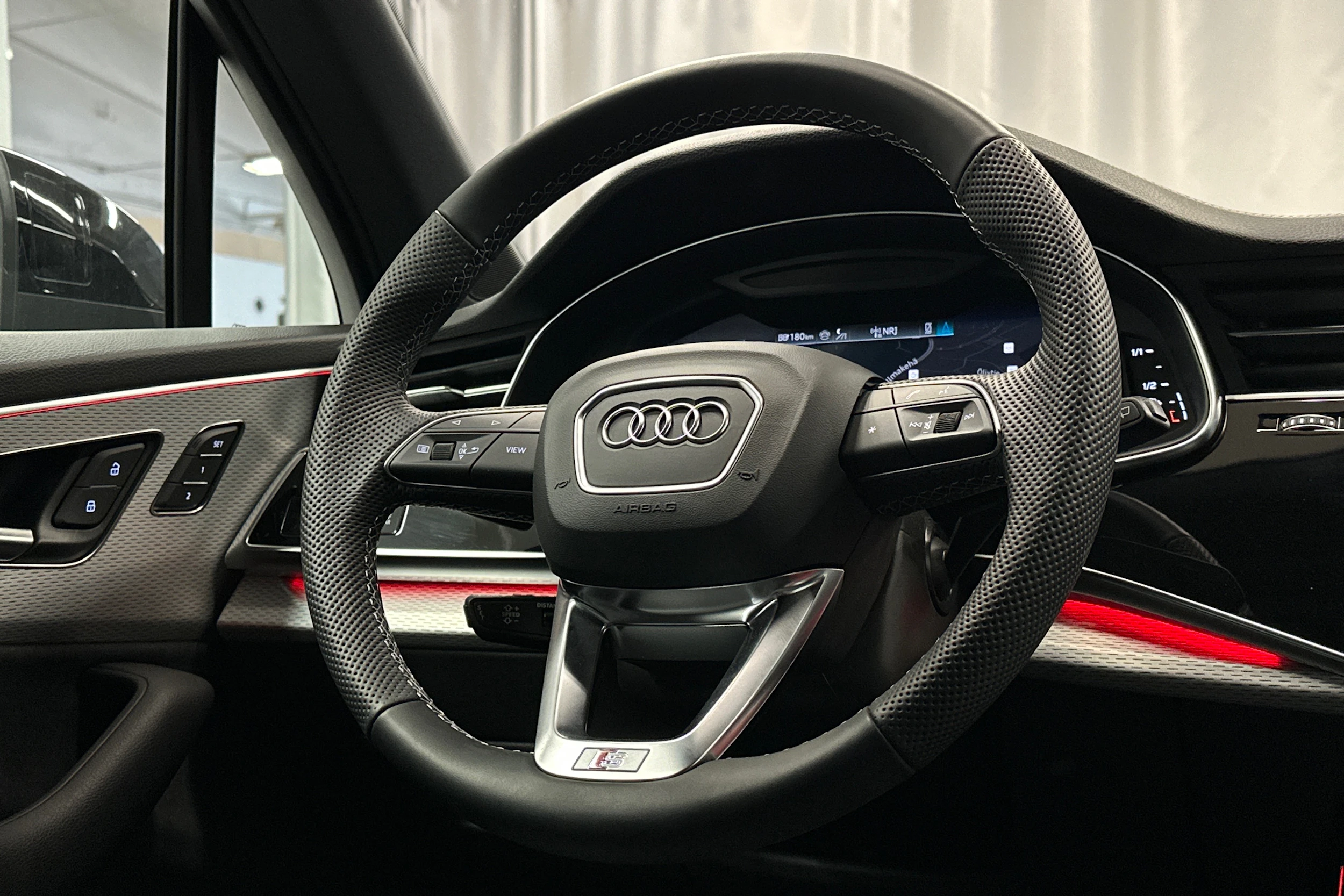 beige Audi Q7 2026 kuva 20.