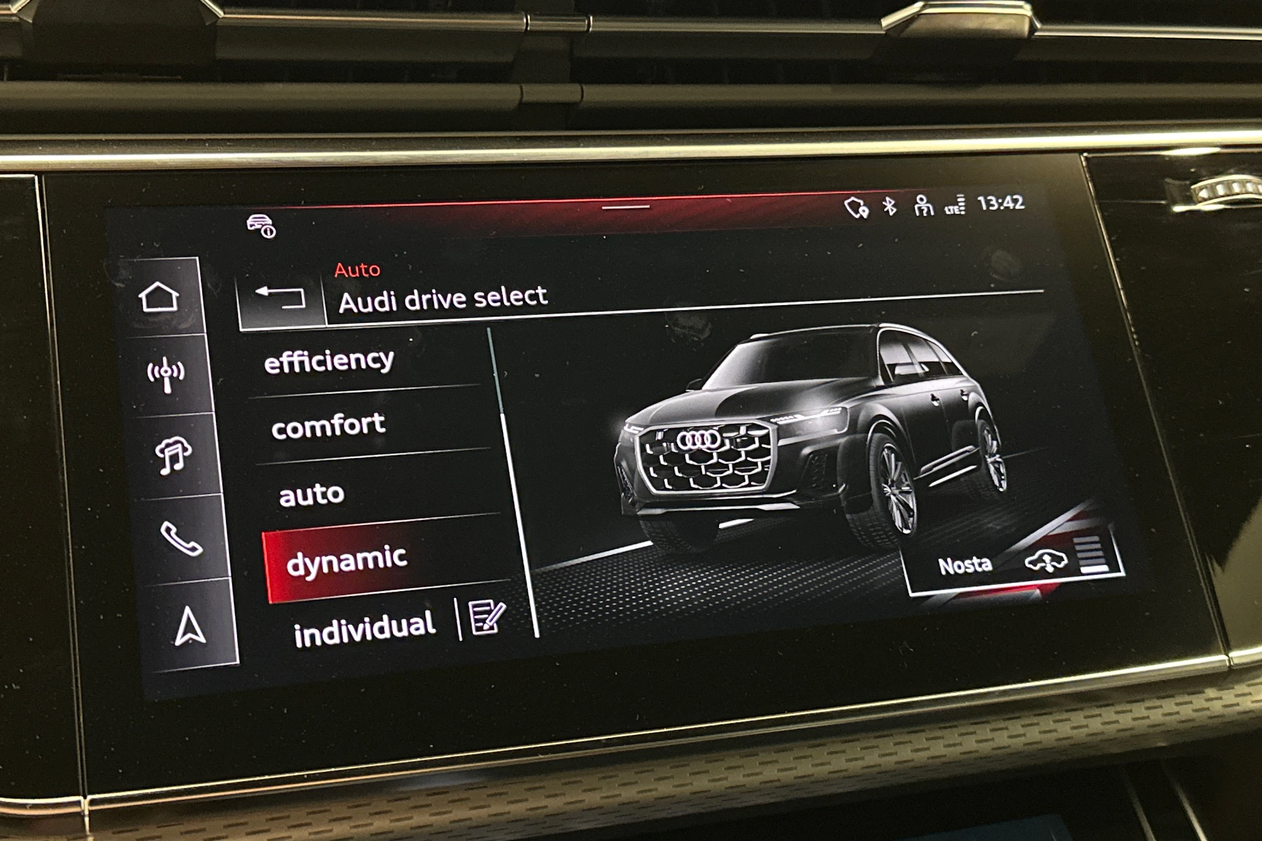 beige Audi Q7 2026 kuva 29.