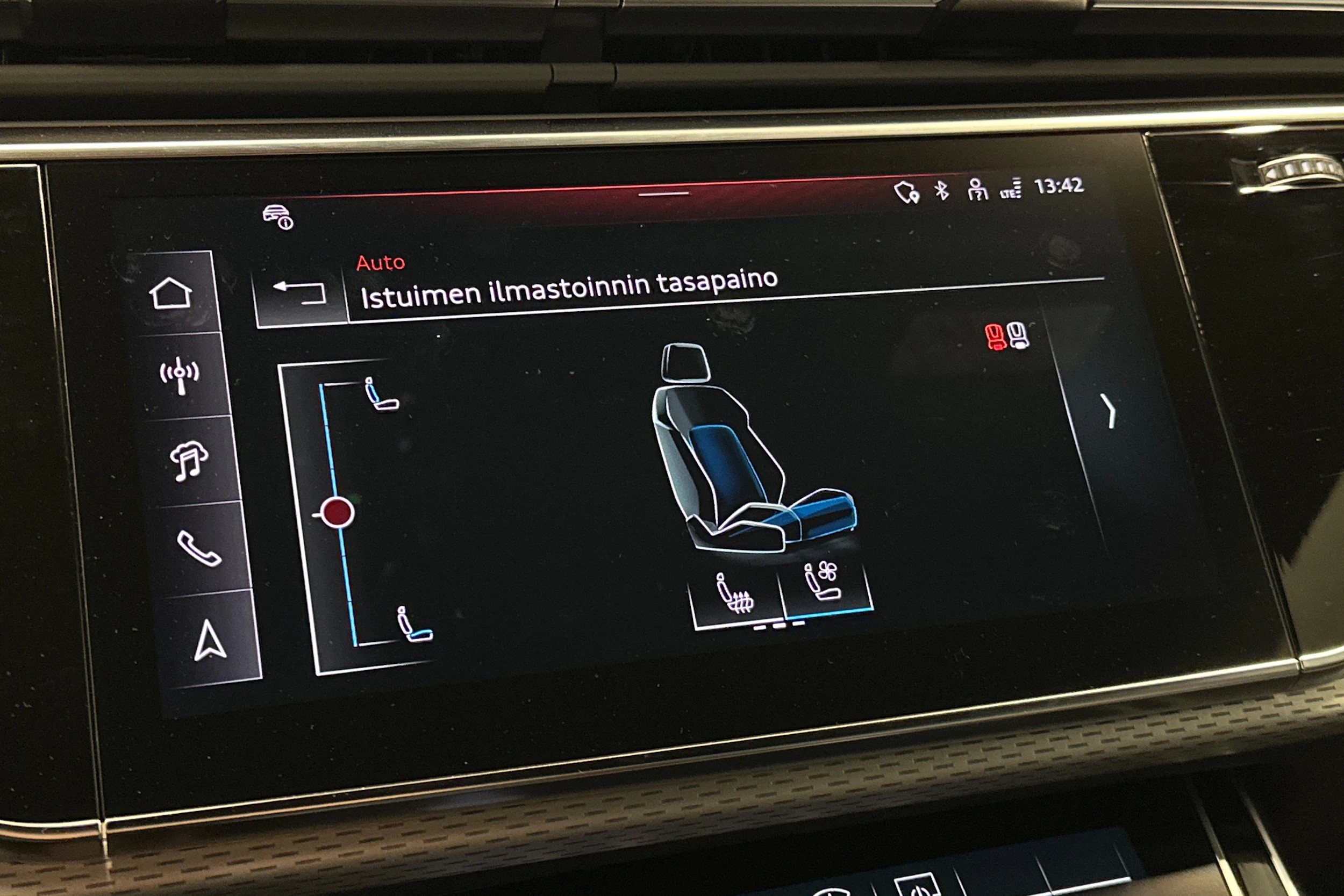 beige Audi Q7 2026 kuva 30.