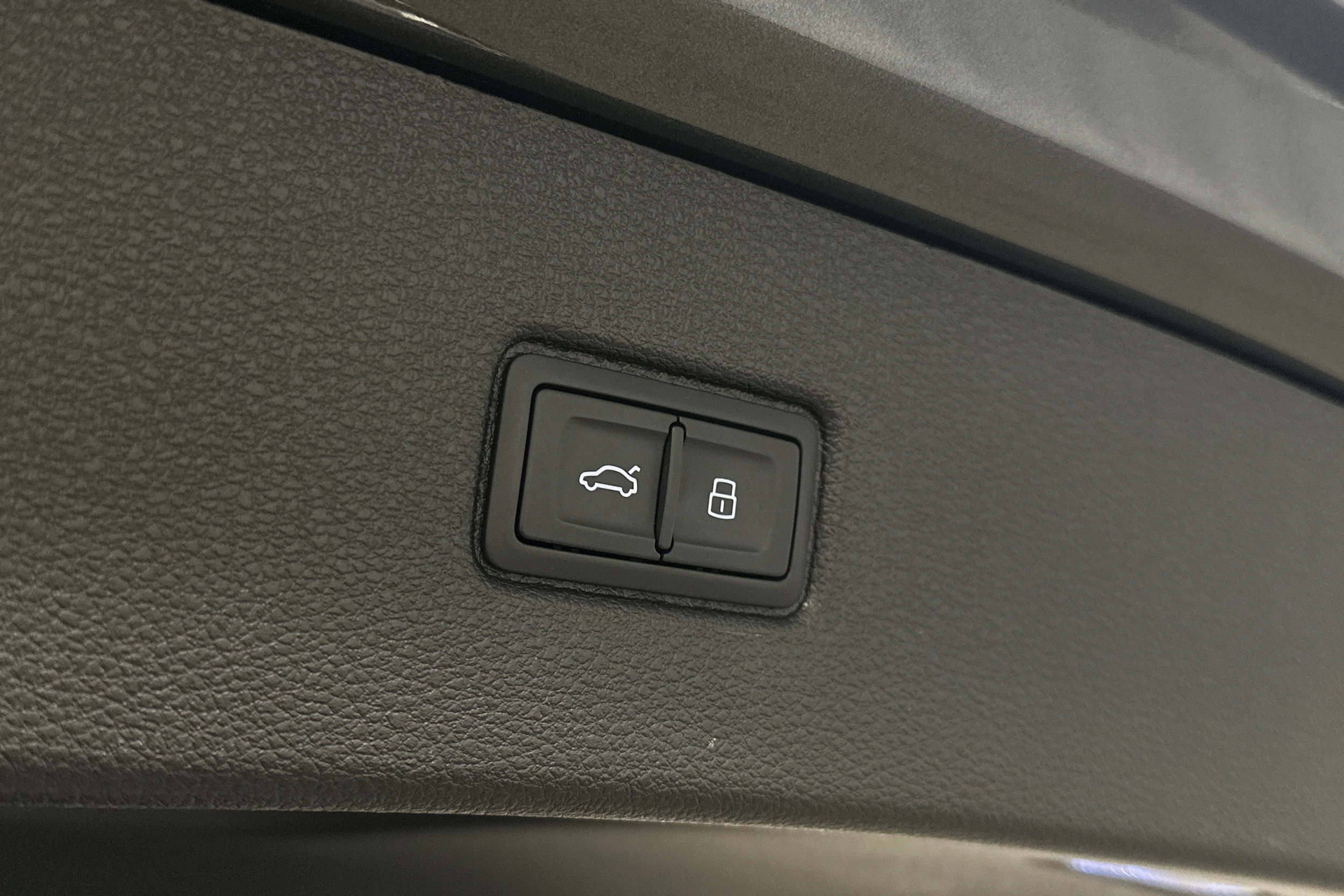 harmaa Audi Q7 2026 kuva 12.