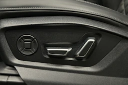 harmaa Audi Q7 2026 kuva 16.