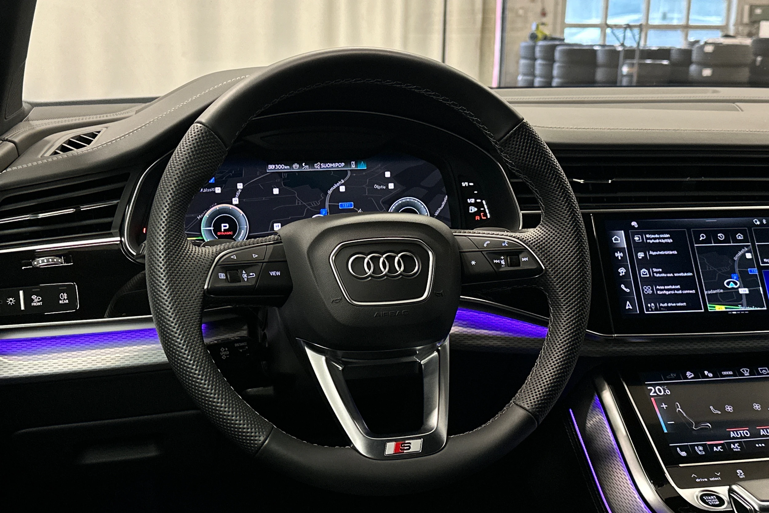 harmaa Audi Q7 2026 kuva 19.