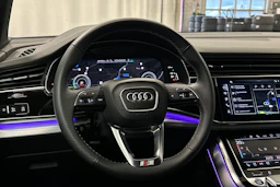 harmaa Audi Q7 2026 kuva 19.