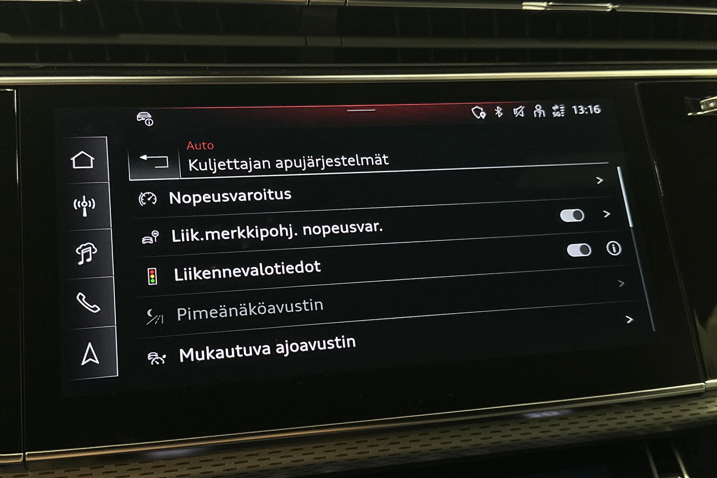 harmaa Audi Q7 2026 kuva 32.