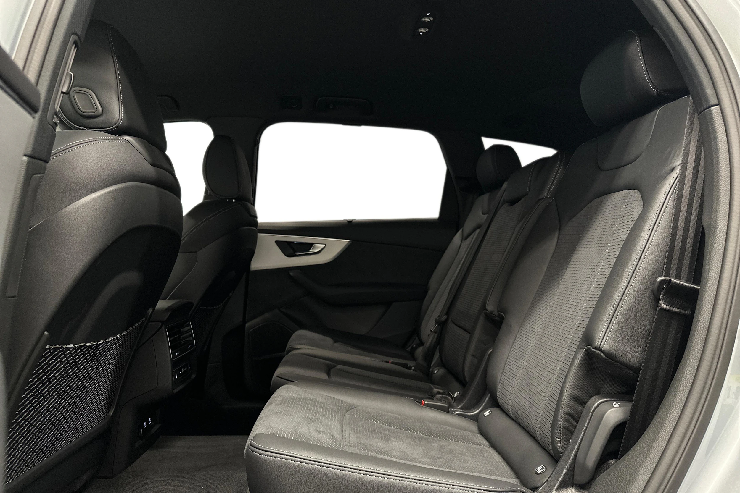 hopea Audi Q7 2026 kuva 8.