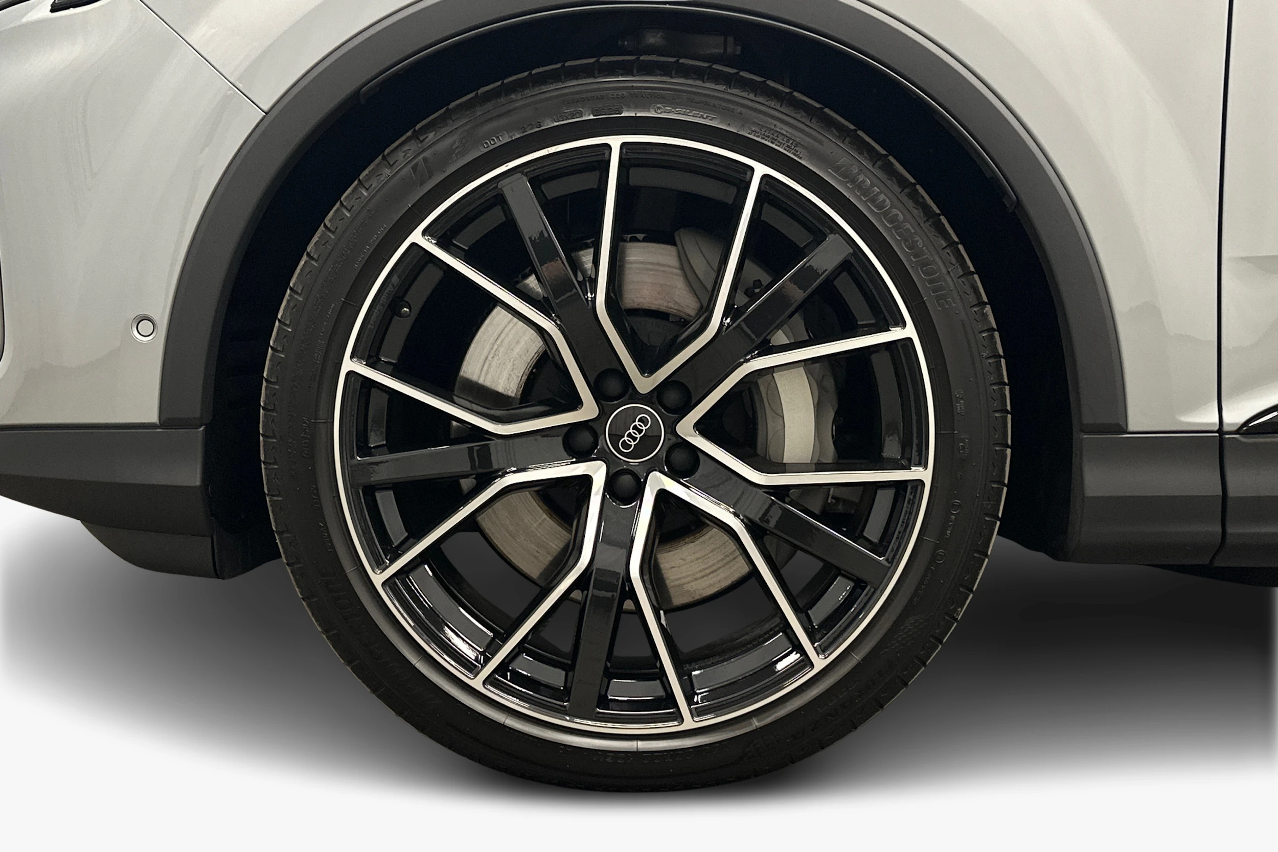 hopea Audi Q7 2026 kuva 9.