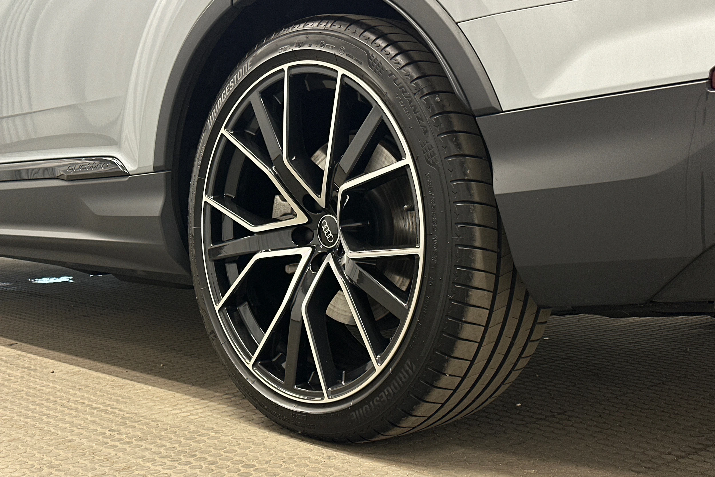 hopea Audi Q7 2026 kuva 10.