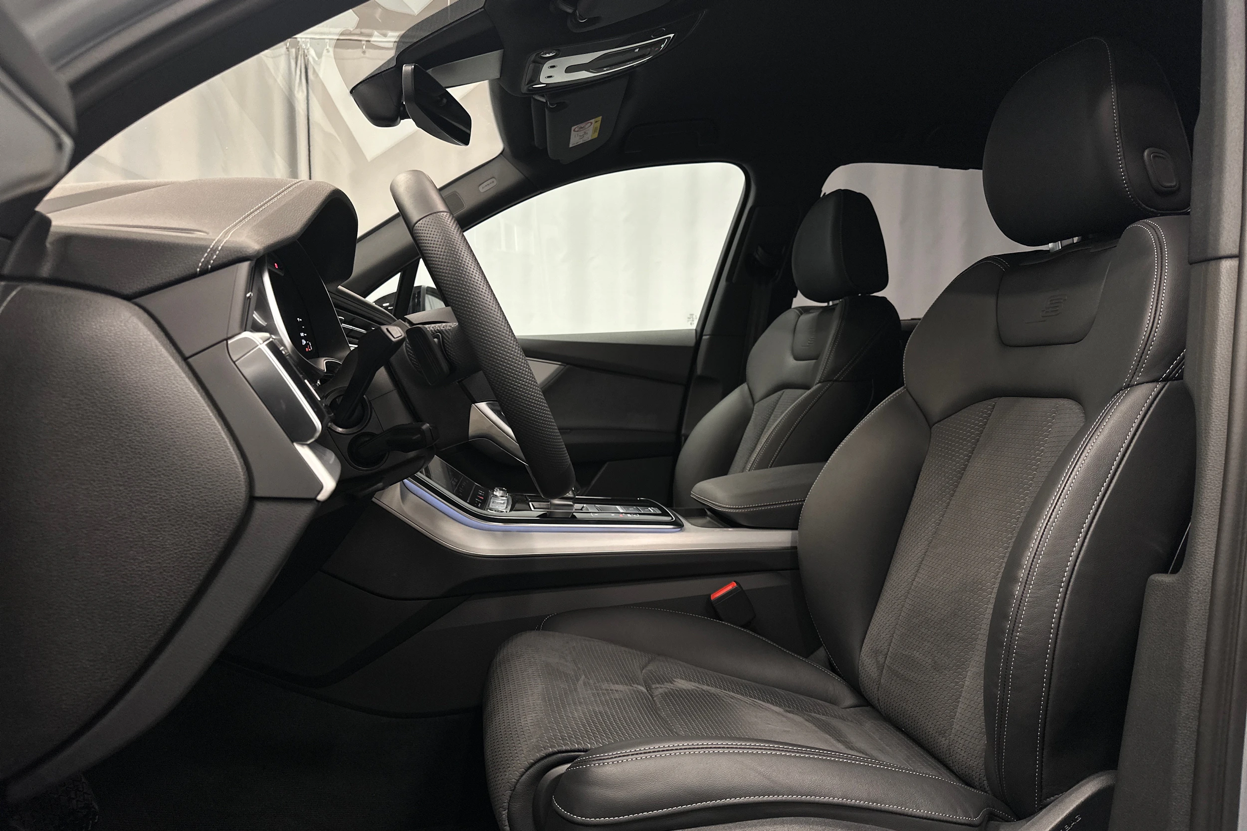 hopea Audi Q7 2026 kuva 15.