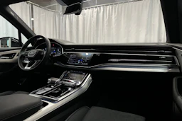 hopea Audi Q7 2026 kuva 18.