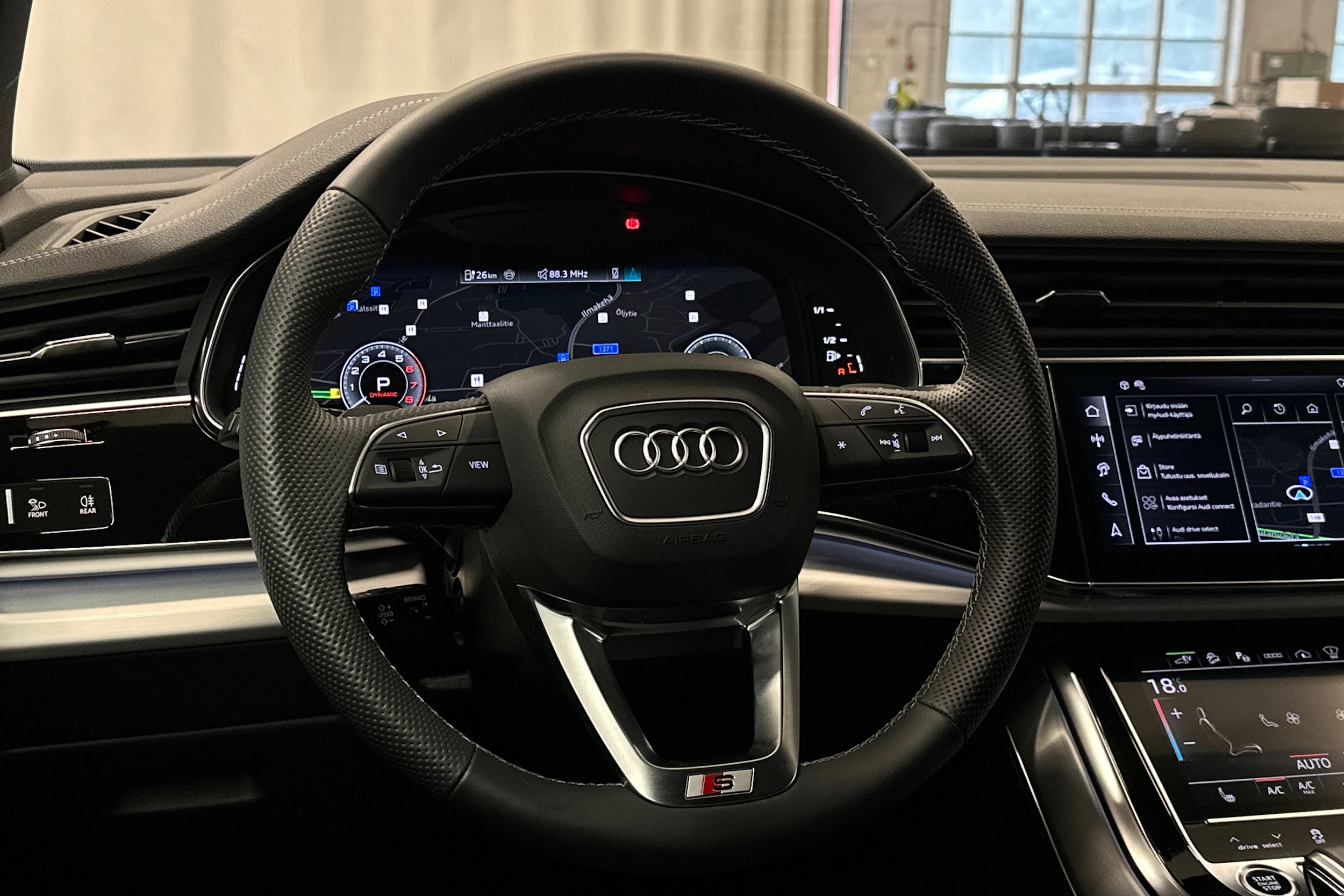 hopea Audi Q7 2026 kuva 19.