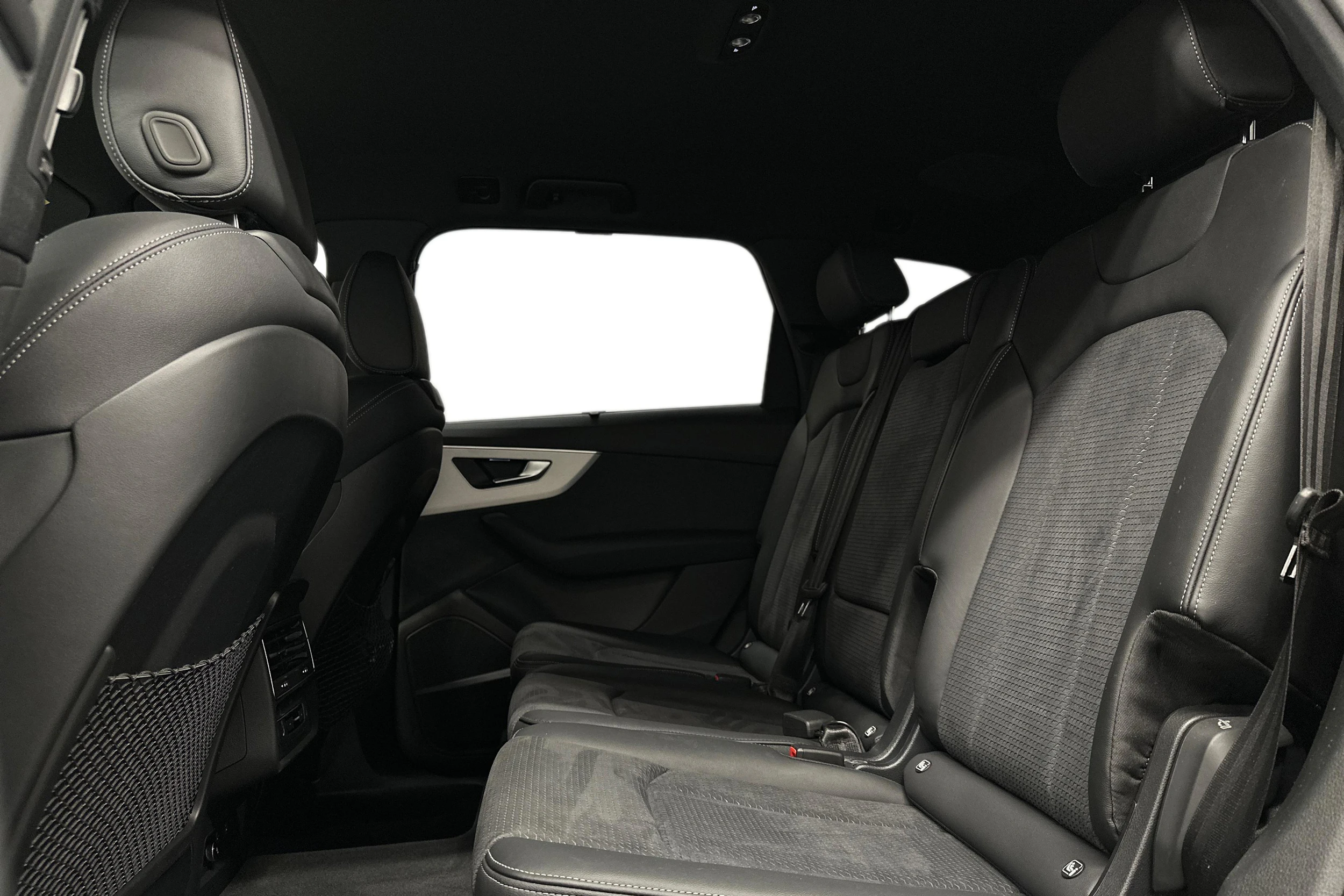 beige Audi Q7 2026 kuva 8.