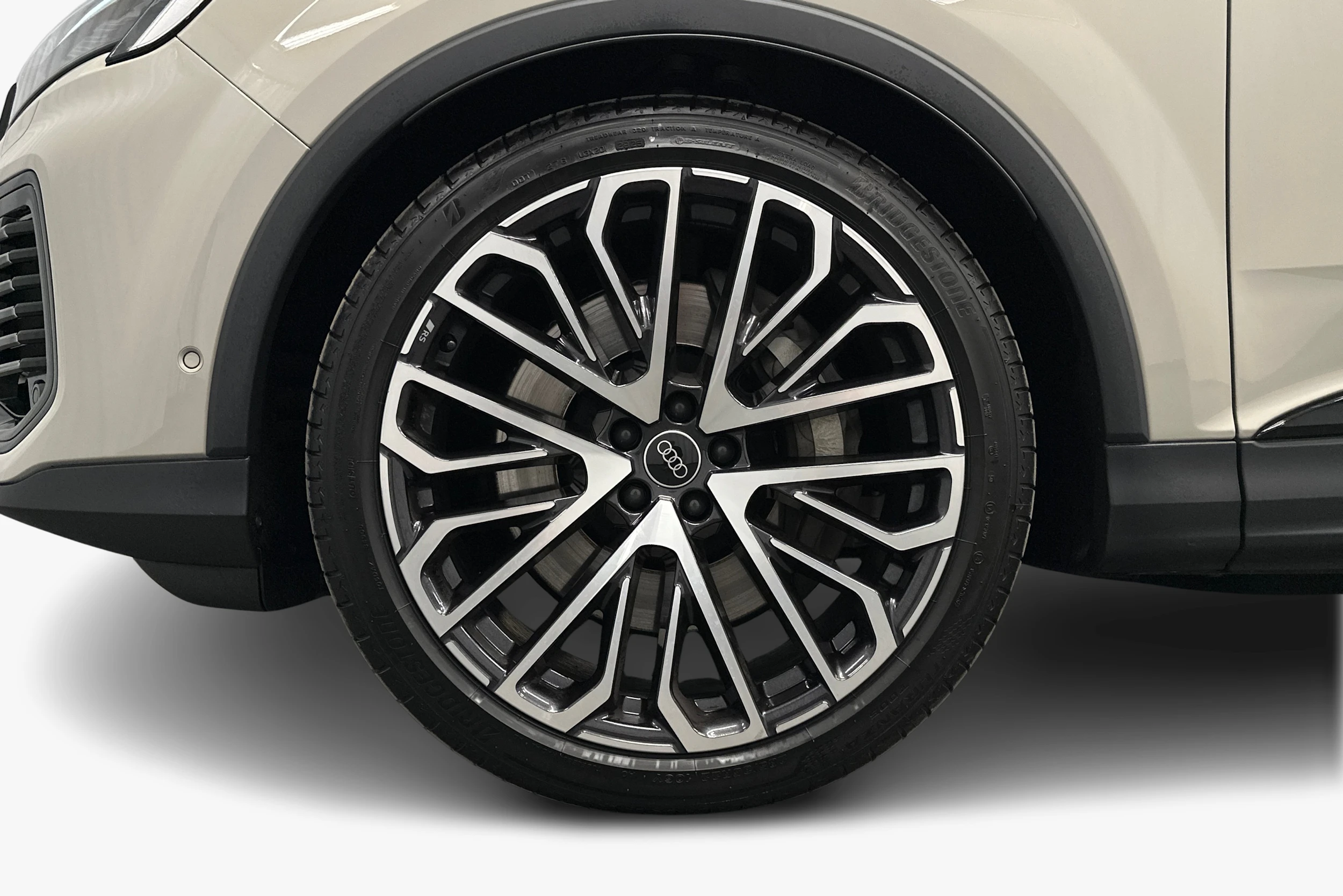 beige Audi Q7 2026 kuva 9.