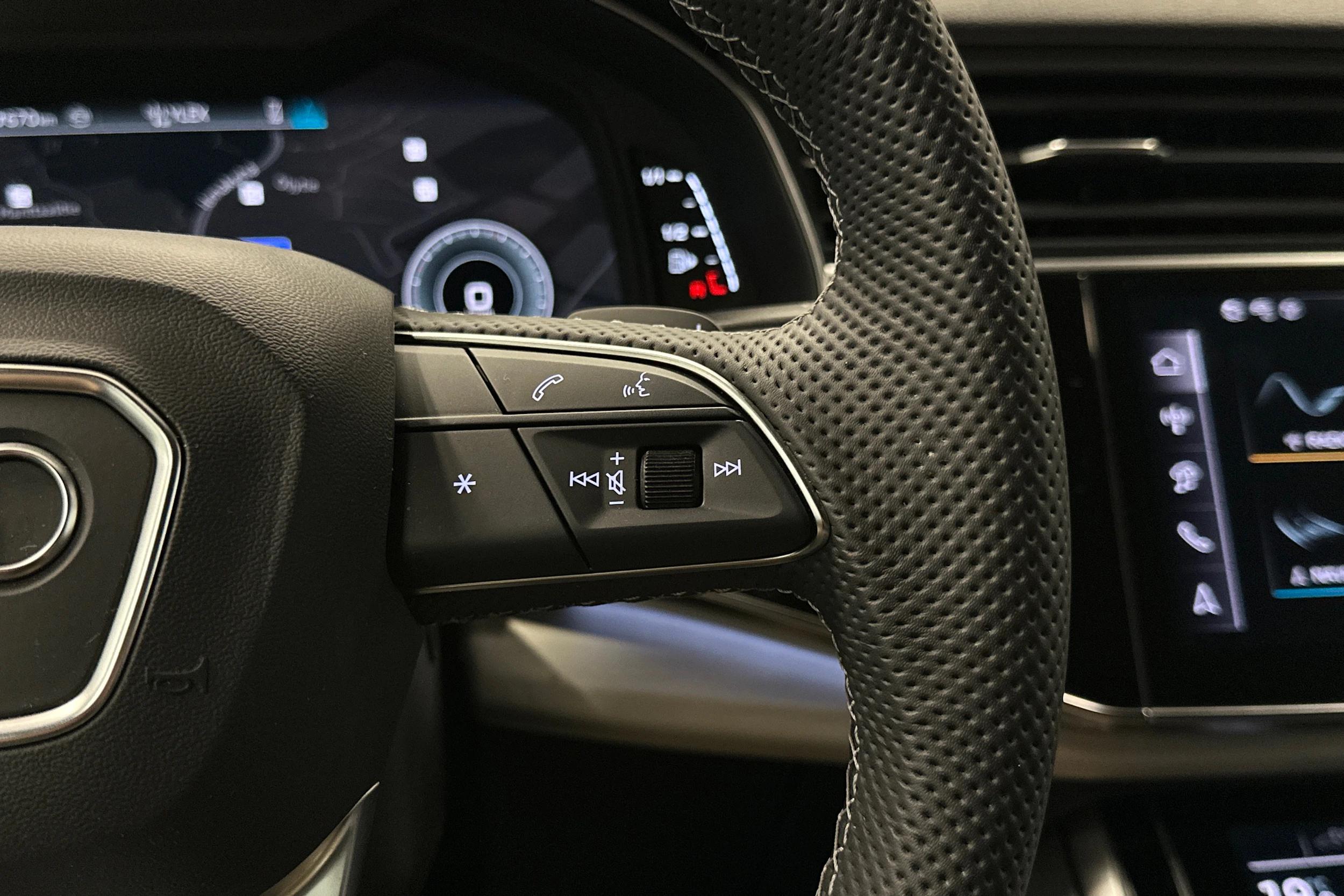 beige Audi Q7 2026 kuva 12.