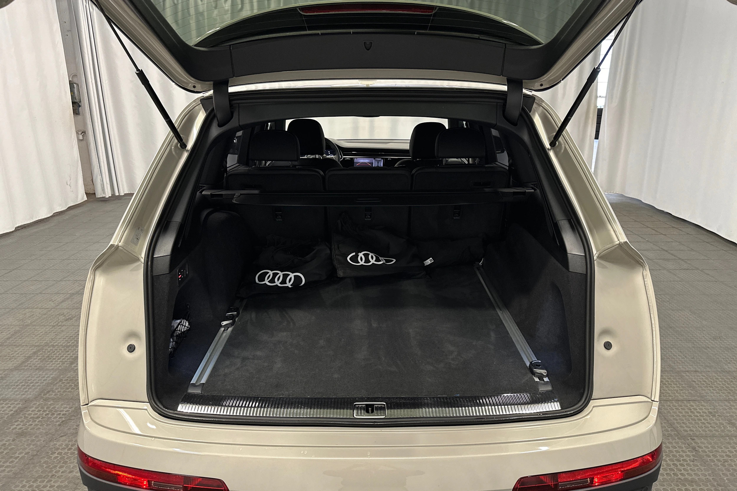 beige Audi Q7 2026 kuva 30.