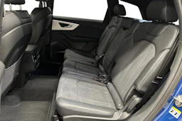 sininen Audi Q7 2026 kuva 8.