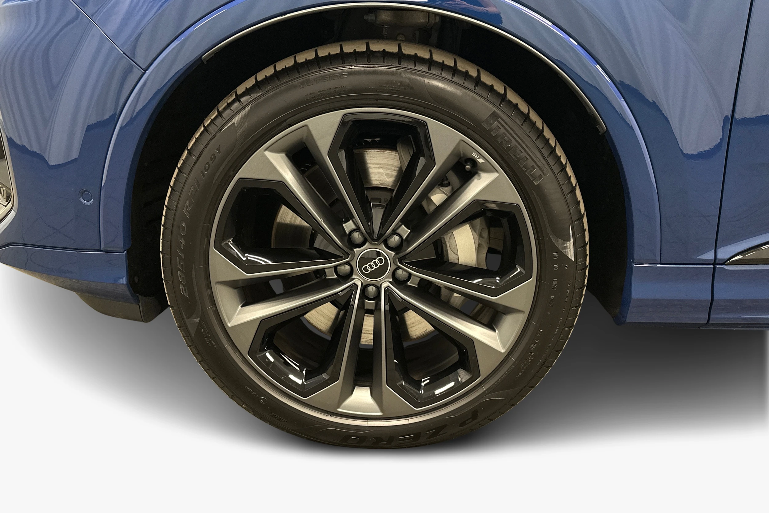 sininen Audi Q7 2026 kuva 9.