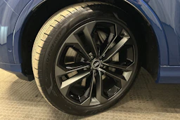 sininen Audi Q7 2026 kuva 10.
