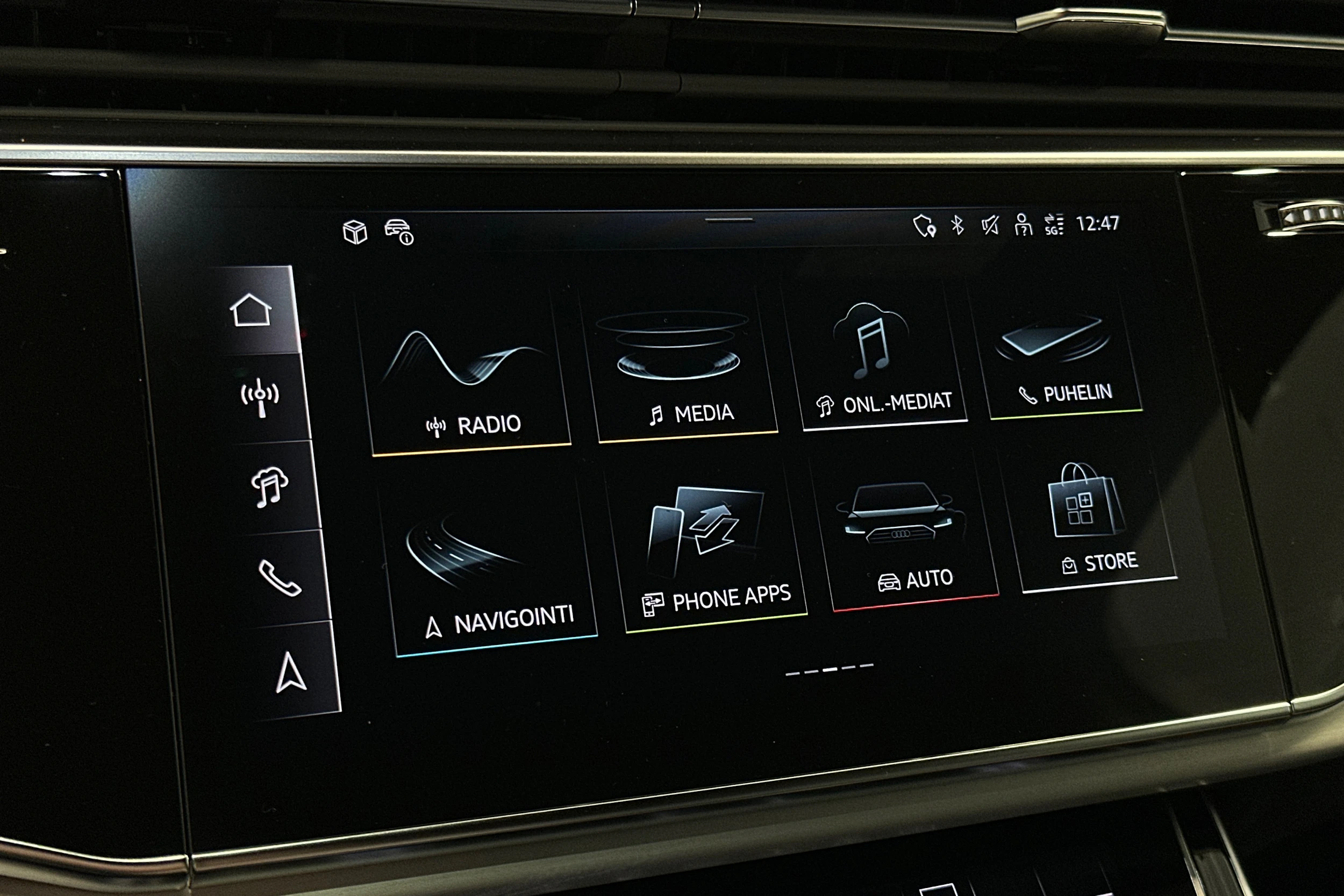 sininen Audi Q7 2026 kuva 18.