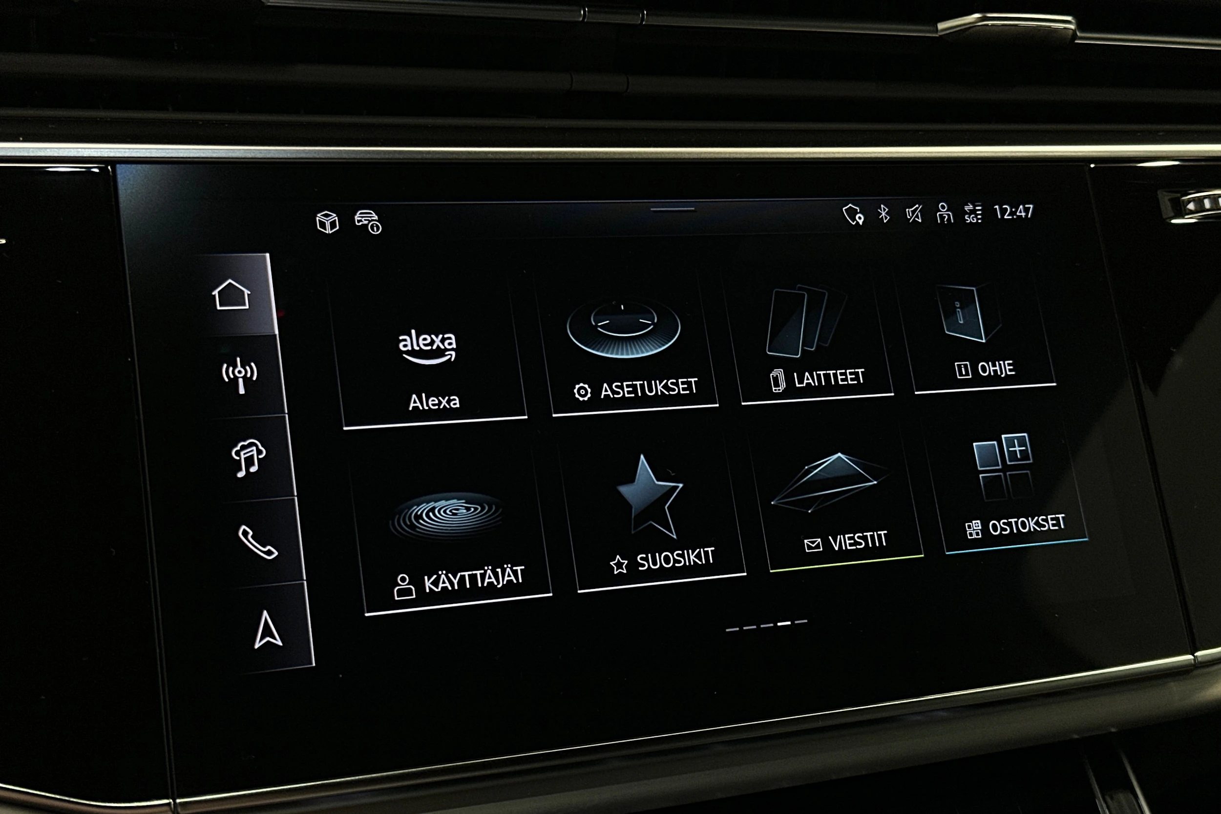 sininen Audi Q7 2026 kuva 19.