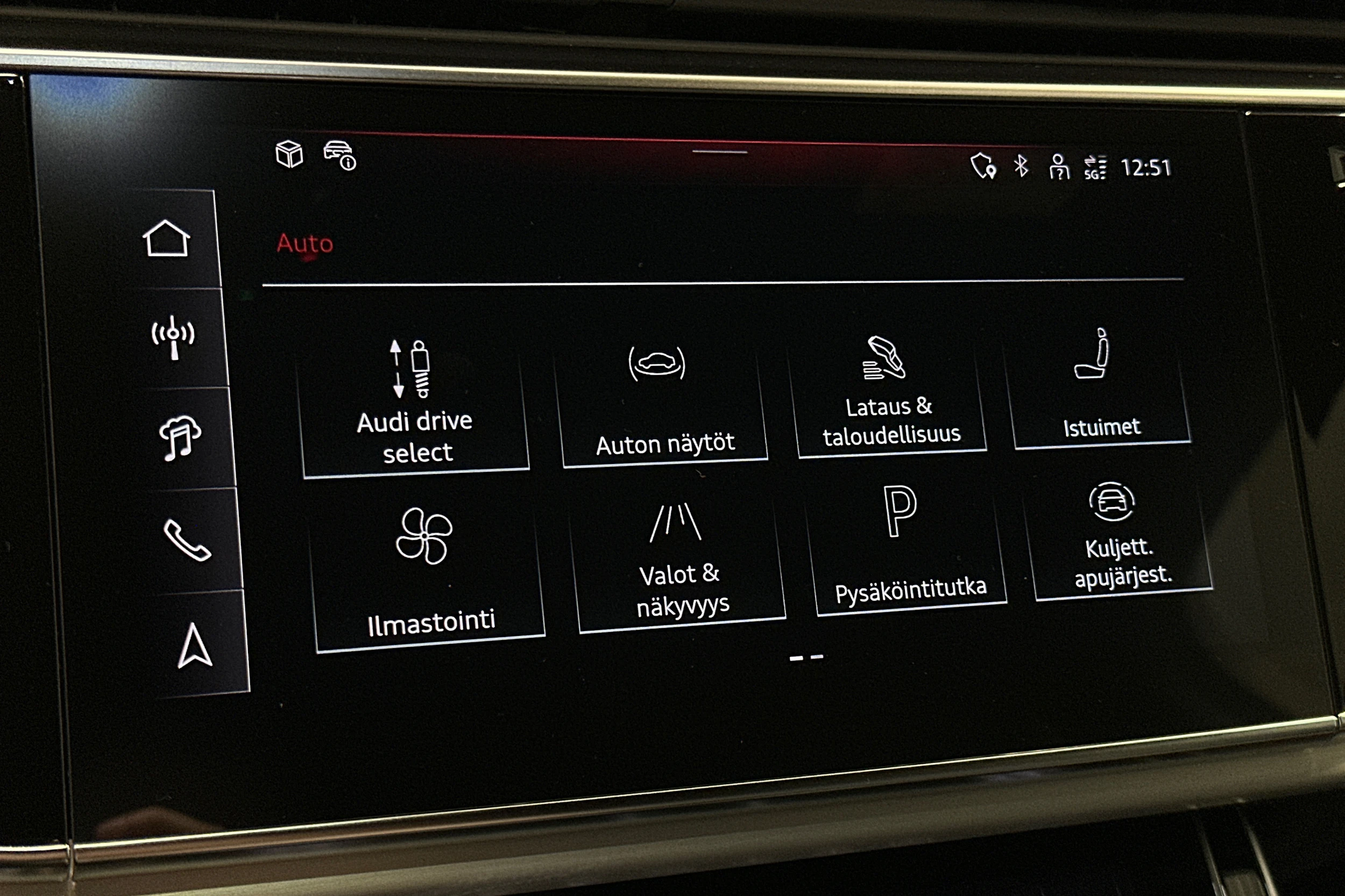 sininen Audi Q7 2026 kuva 26.