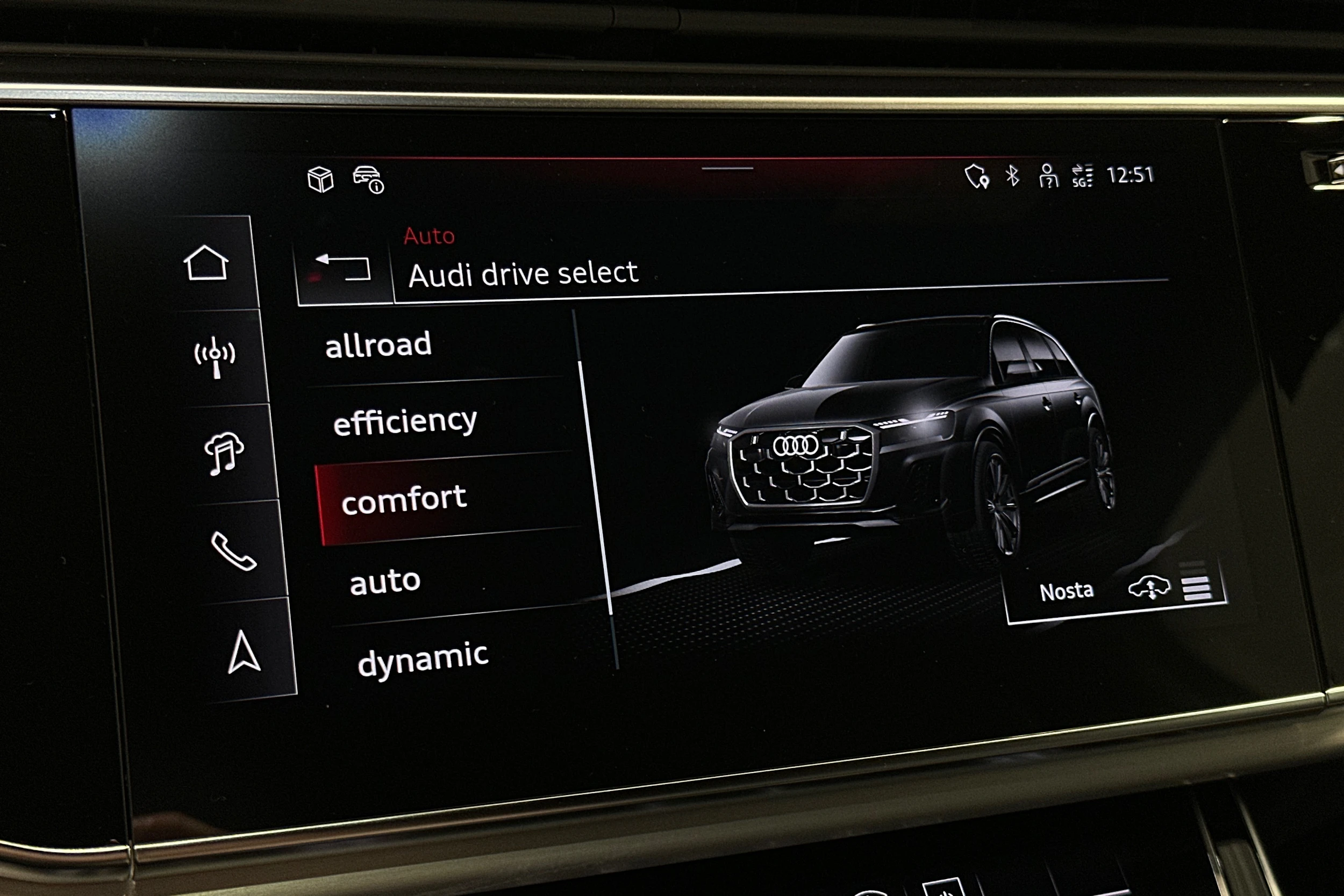 sininen Audi Q7 2026 kuva 27.