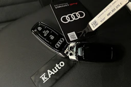 sininen Audi Q7 2026 kuva 40.