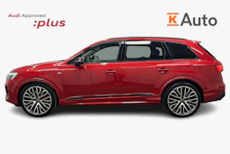 punainen Audi Q7 2026 kuva 5.