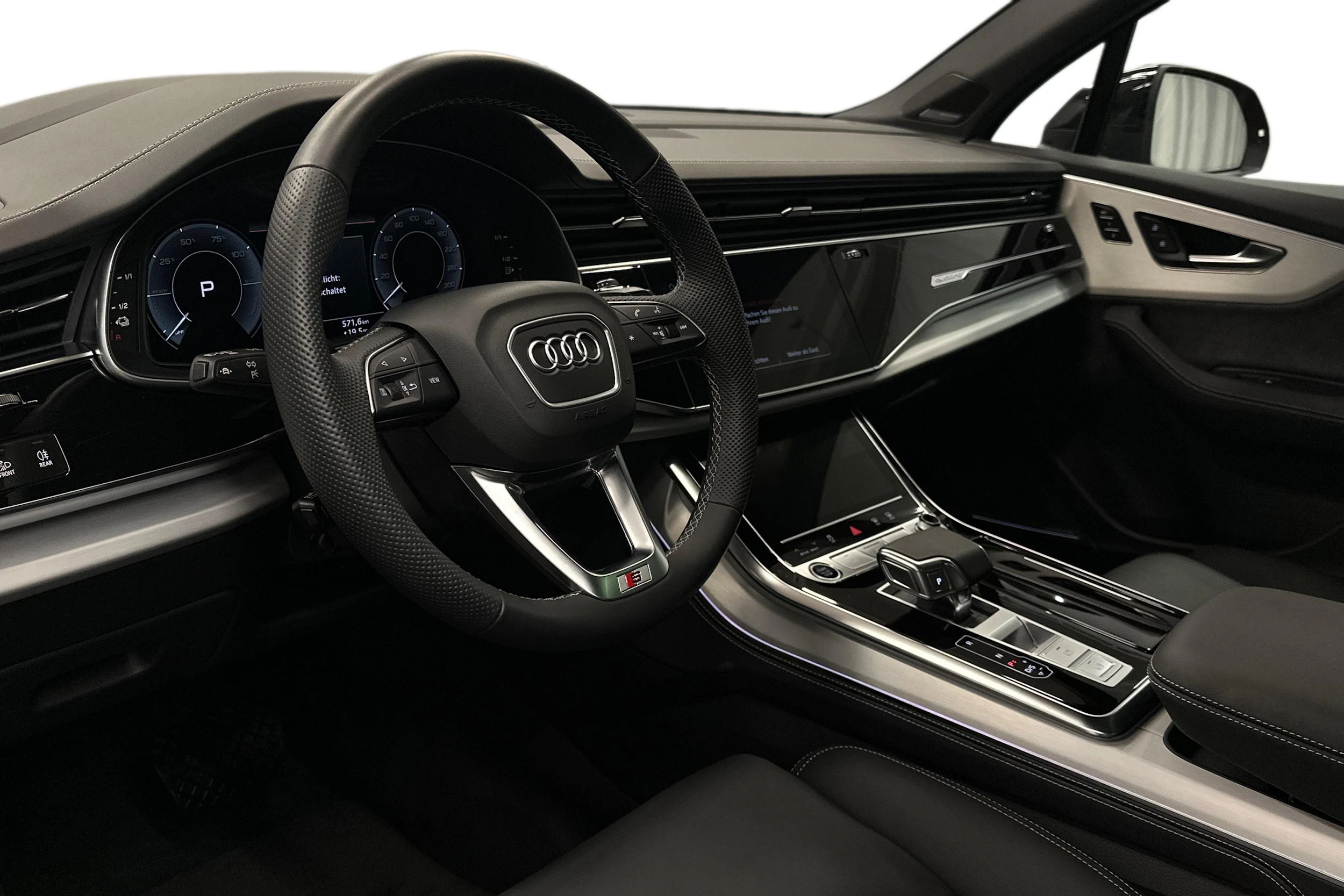 punainen Audi Q7 2026 kuva 6.
