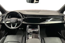 punainen Audi Q7 2026 kuva 7.