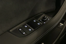 punainen Audi Q7 2026 kuva 14.