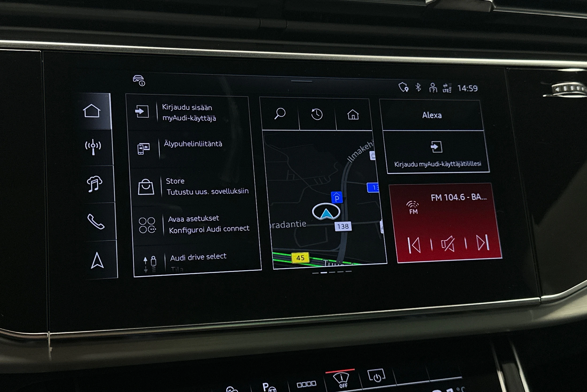punainen Audi Q7 2026 kuva 16.