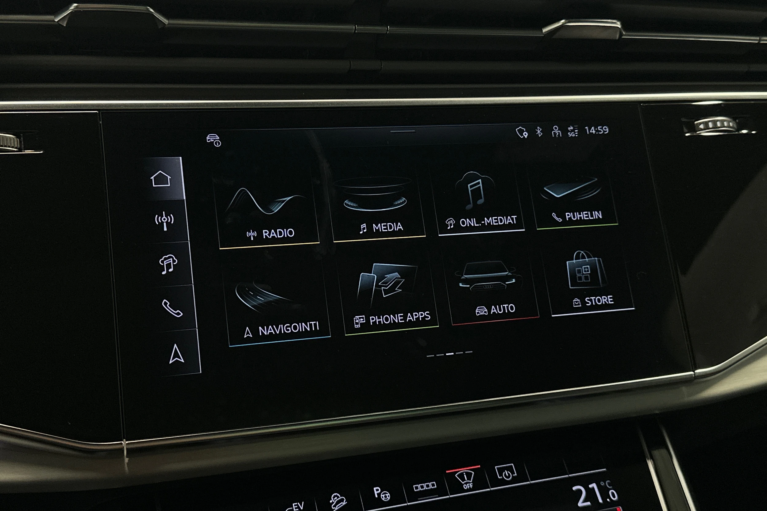 punainen Audi Q7 2026 kuva 17.