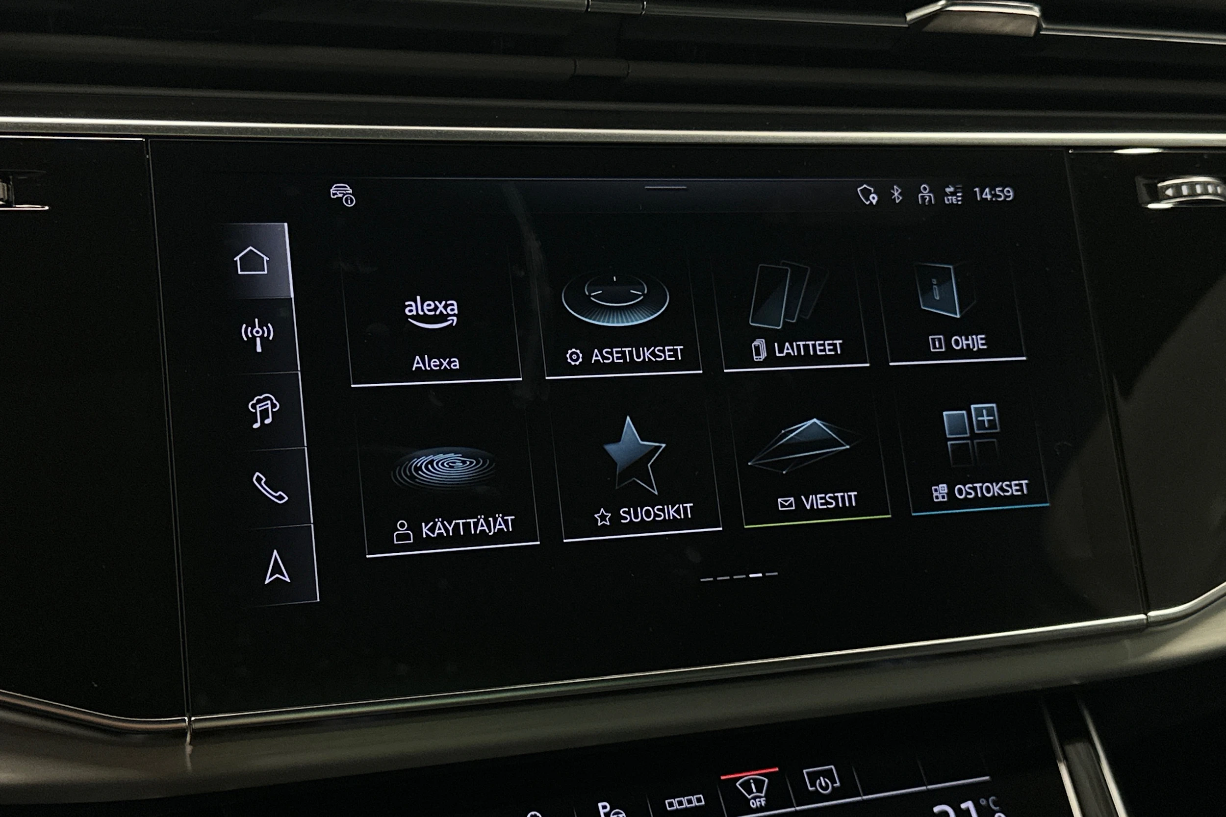 punainen Audi Q7 2026 kuva 18.
