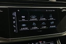 punainen Audi Q7 2026 kuva 18.