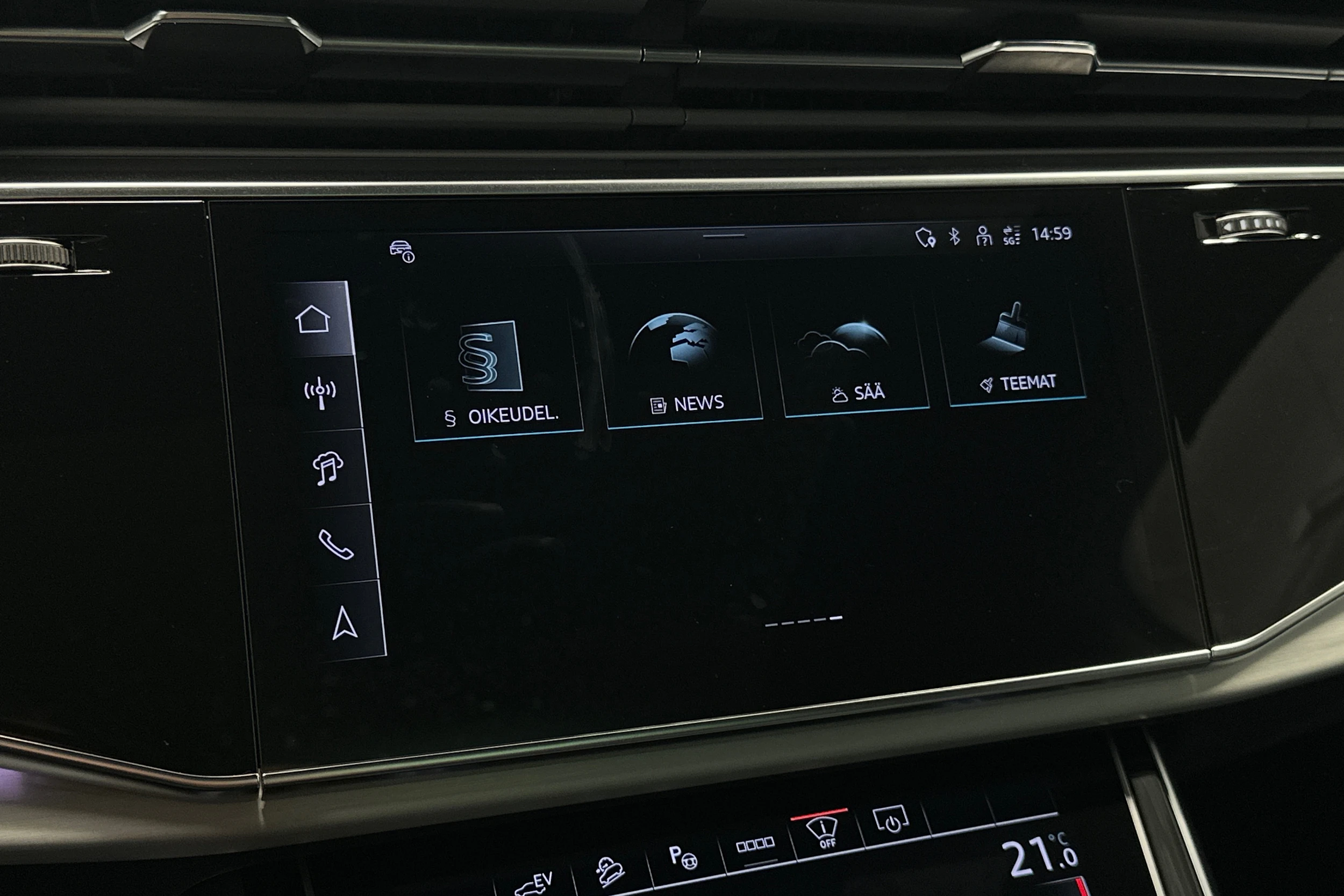 punainen Audi Q7 2026 kuva 19.