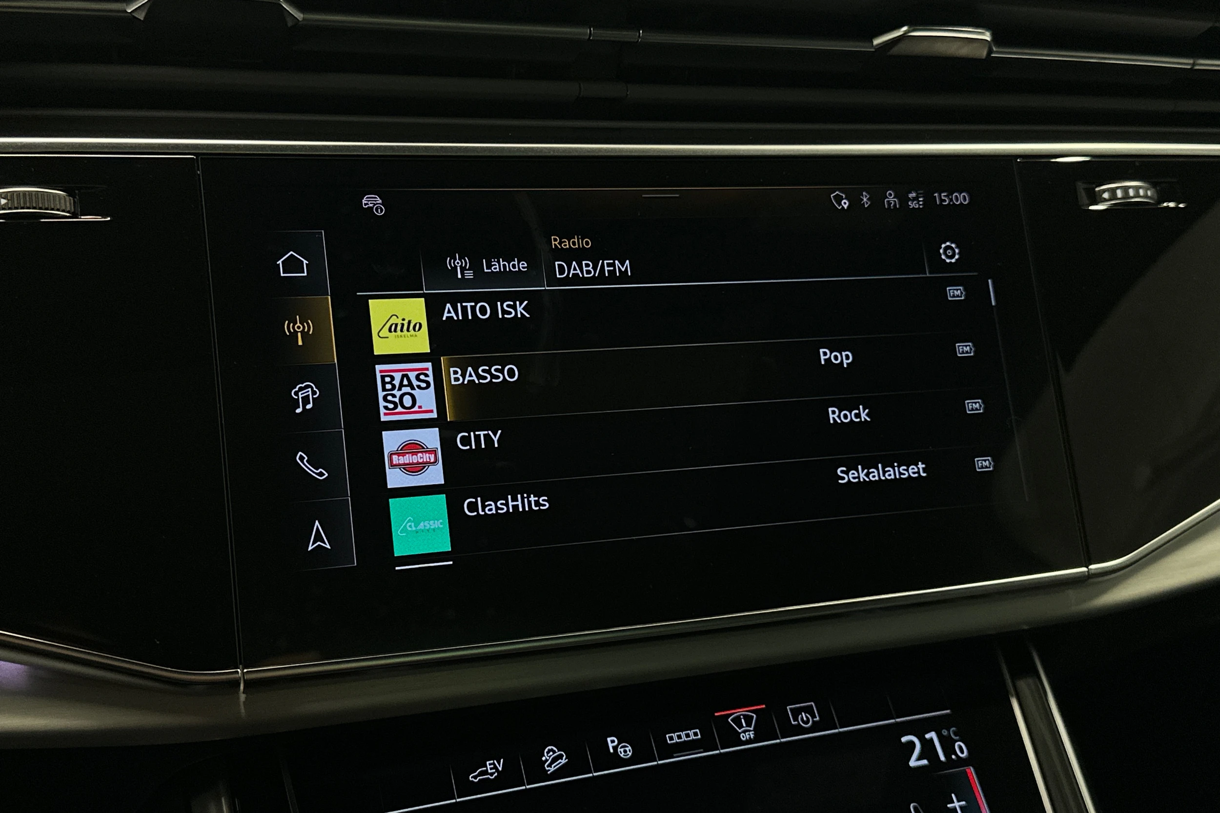 punainen Audi Q7 2026 kuva 20.