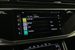punainen Audi Q7 2026 kuva 20.