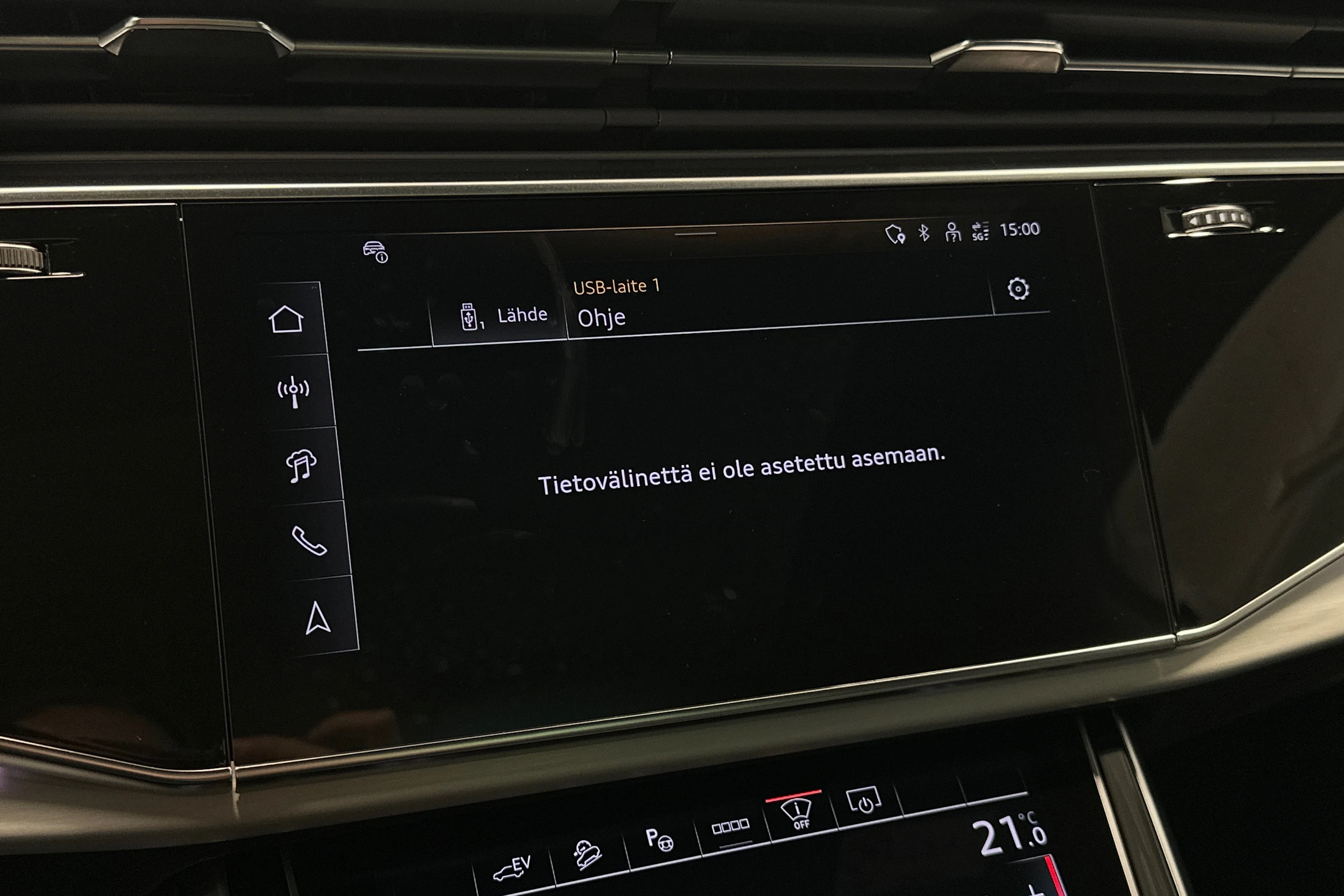 punainen Audi Q7 2026 kuva 21.