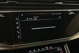 punainen Audi Q7 2026 kuva 21.