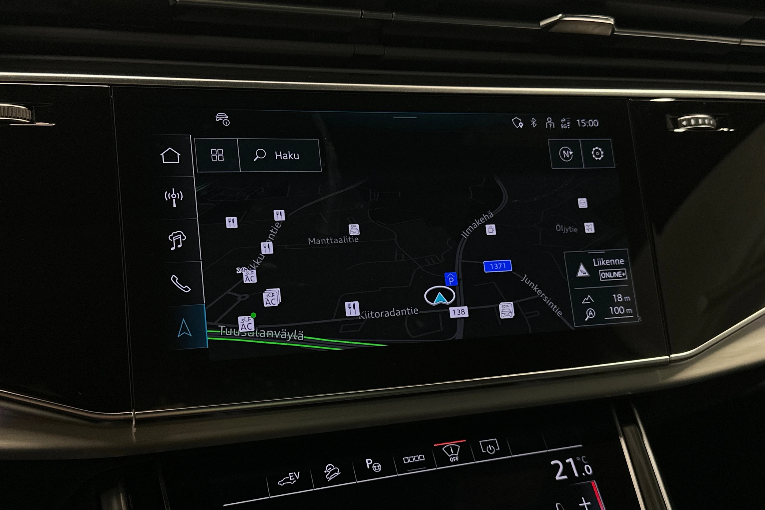 punainen Audi Q7 2026 kuva 23.