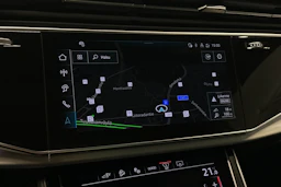punainen Audi Q7 2026 kuva 23.