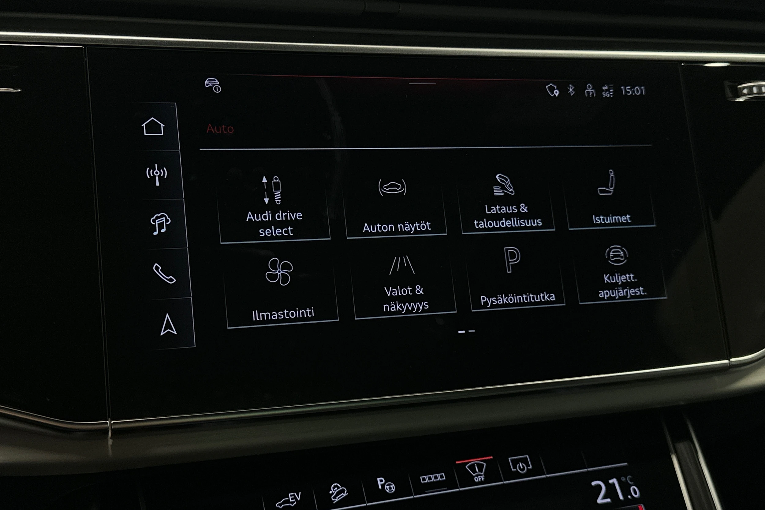 punainen Audi Q7 2026 kuva 25.