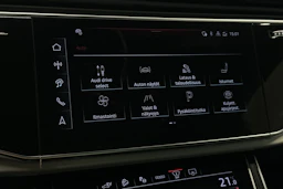 punainen Audi Q7 2026 kuva 25.