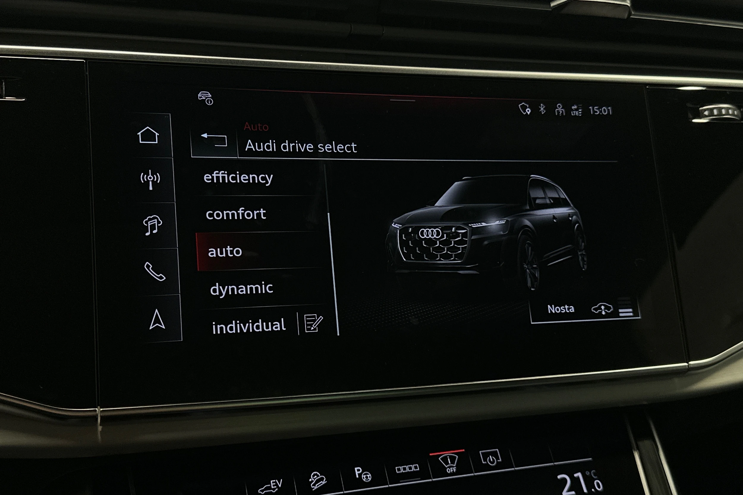 punainen Audi Q7 2026 kuva 26.