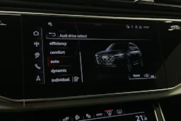 punainen Audi Q7 2026 kuva 26.