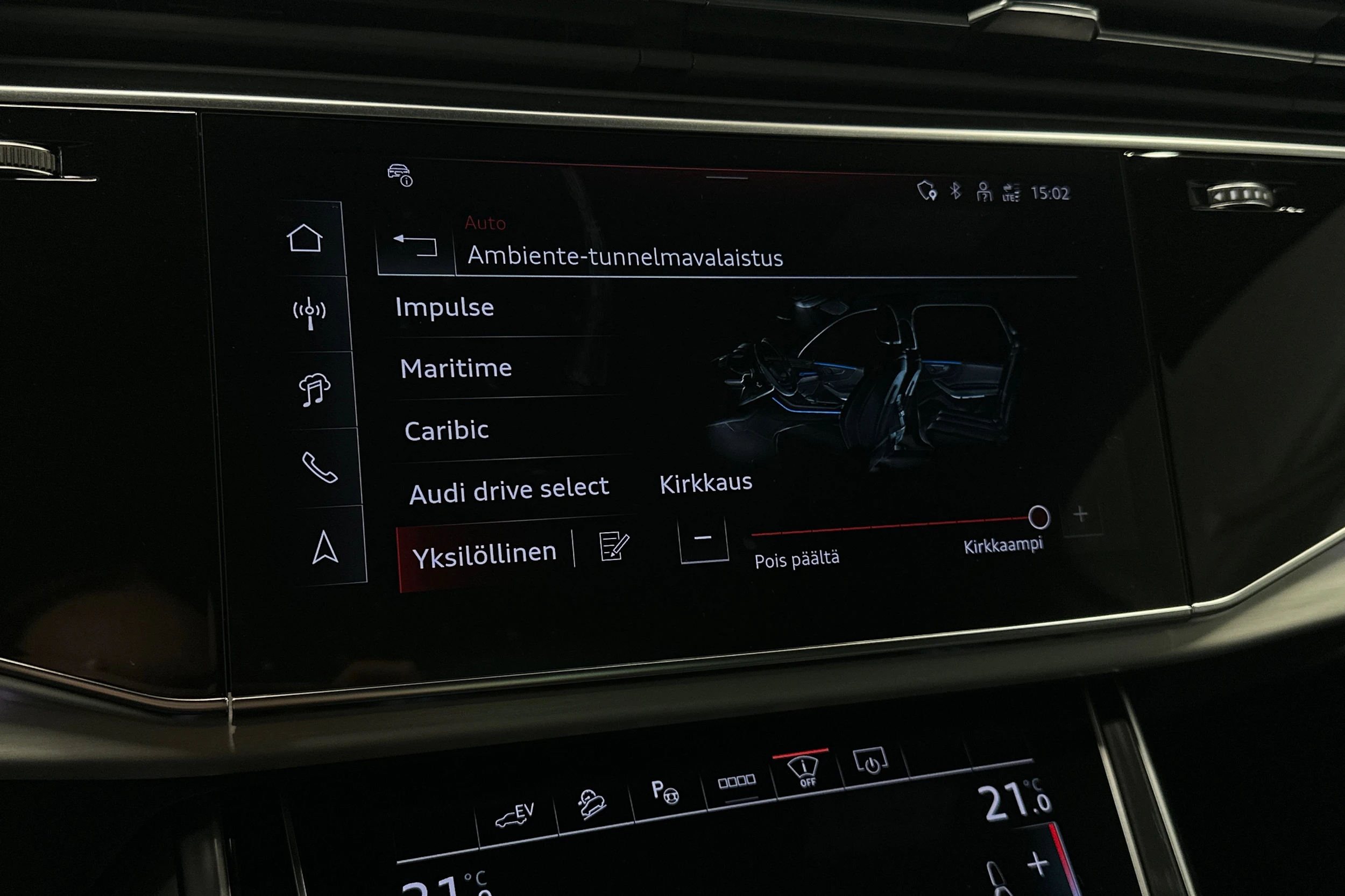 punainen Audi Q7 2026 kuva 28.