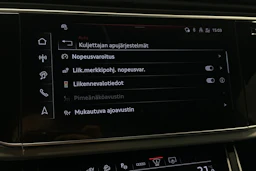 punainen Audi Q7 2026 kuva 30.