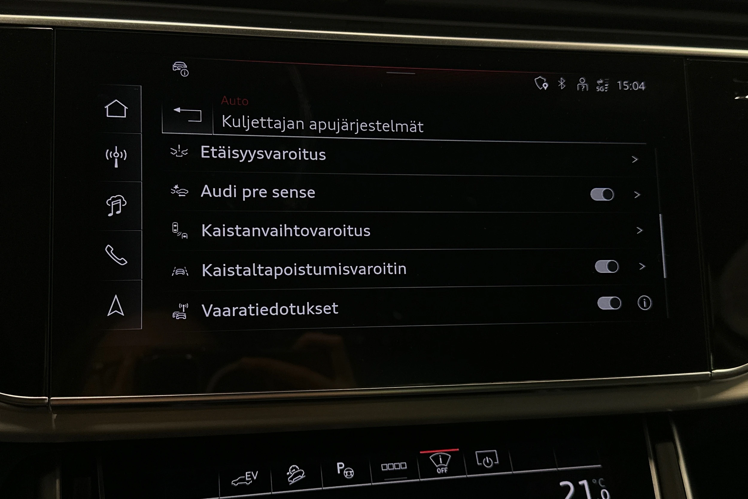 punainen Audi Q7 2026 kuva 31.