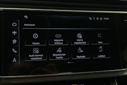 punainen Audi Q7 2026 kuva 33.